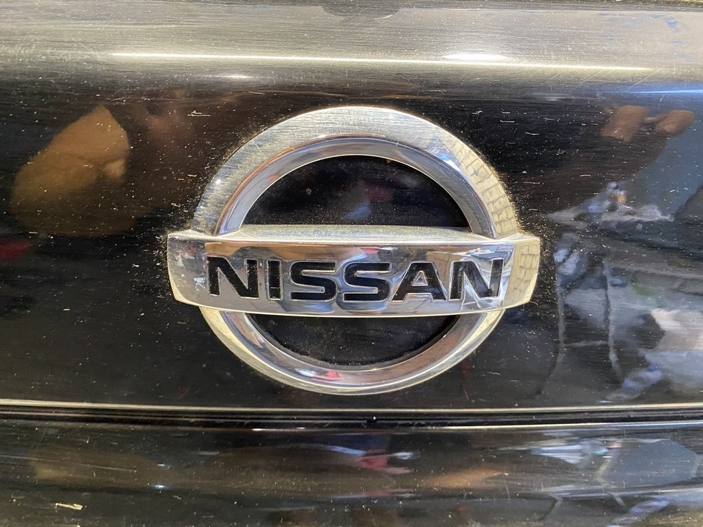 Эмблема NISSAN двери багажника Nissan Murano z52 15-