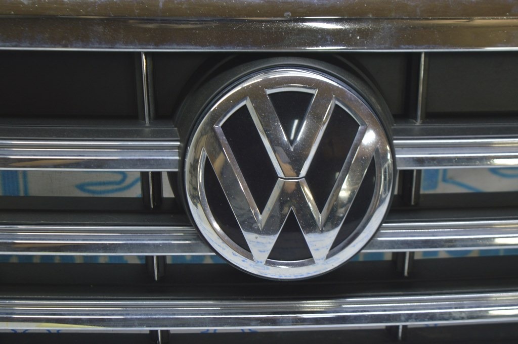 Эмблема решетки радиатора VW Touareg 18- хром