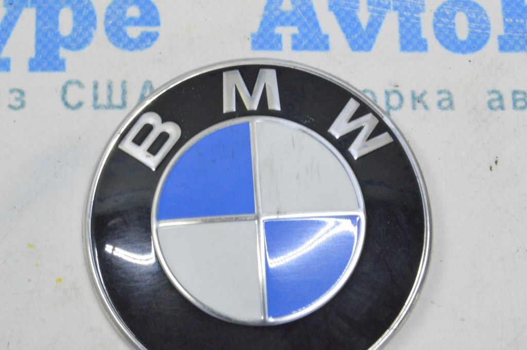 Эмблема значок BMW двери багажника BMW X5 G05 19-24 — фото 2