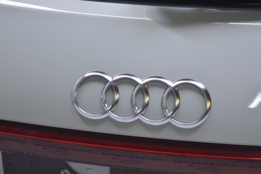 Эмблема значок (кольца) двери багажника Audi E-Tron (Q8) GEN 18-