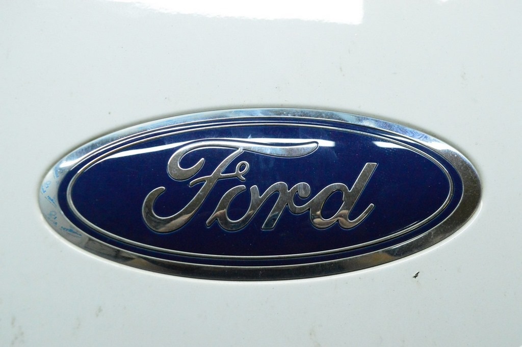 Эмблема значок переднего бампера Ford Escape MK4 20-