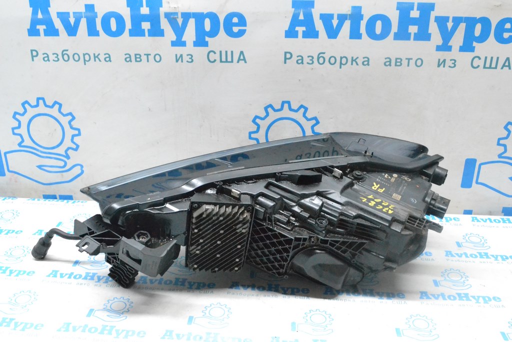 Фара передняя правая Audi A7 C8 19-25 Matrix LED (01) деффект стекла и одного ухо — фото 2