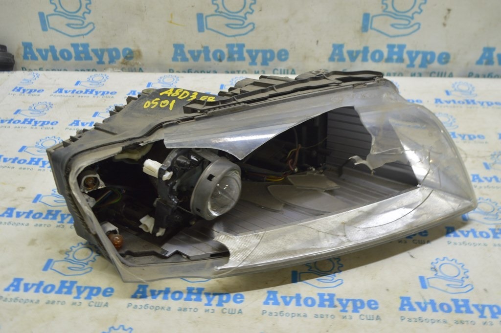 Фара передняя правая Audi A8 D3 03-09 (01) разбито стекло , на запчасти