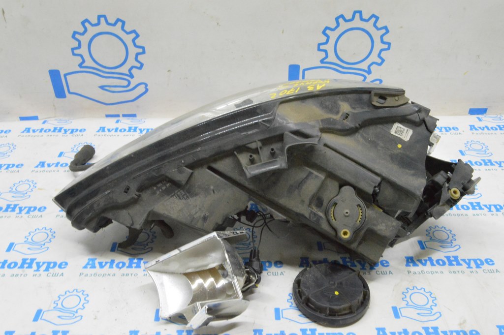 Фара передняя правая в сборе Audi A3 8V 17-20 xenon hid (02) дефект стекла и корпуса на зч — фото 4