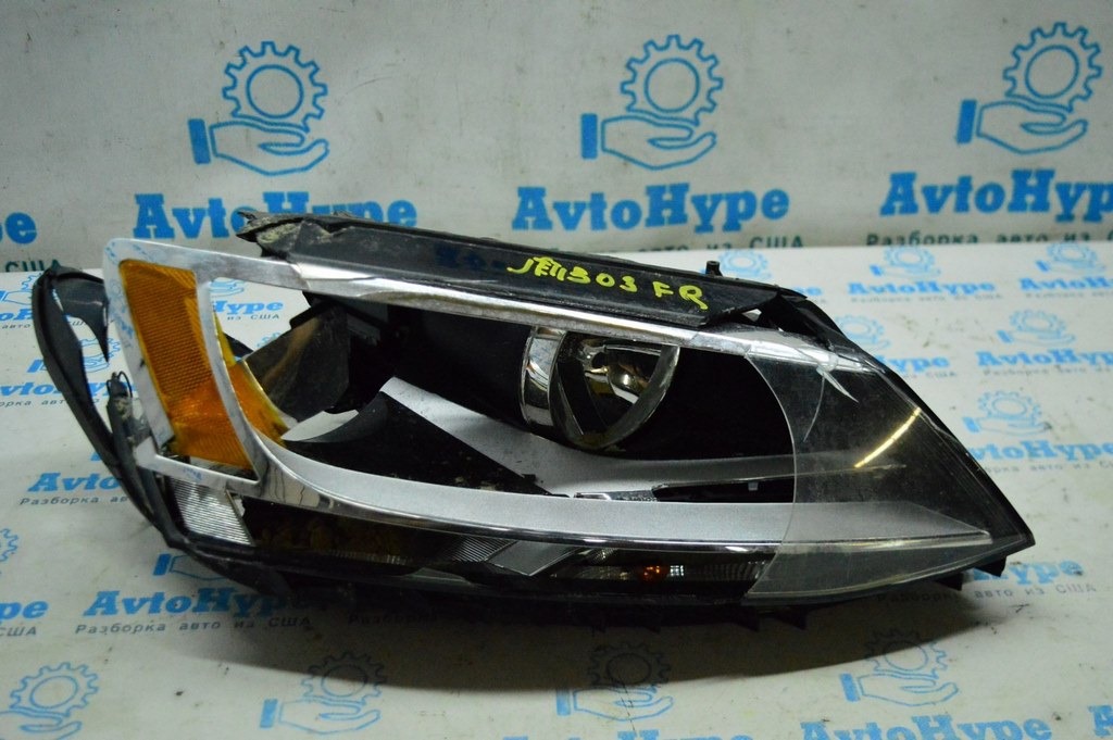 Фара передняя правая VW Jetta 11-18 USA (03) на зч