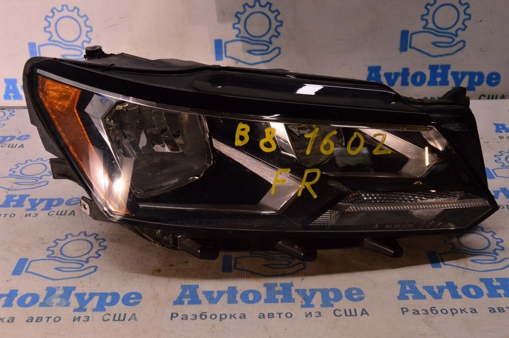 Фара передняя правая VW Passat b8 USA галоген (02)