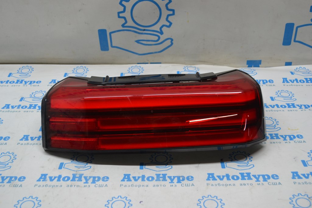 Фонарь левый Toyota Tundra 22- (01)