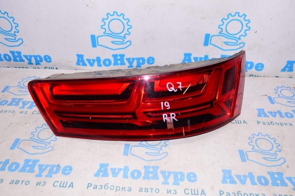 Фонарь правый Audi Q7 4M 15- (01)