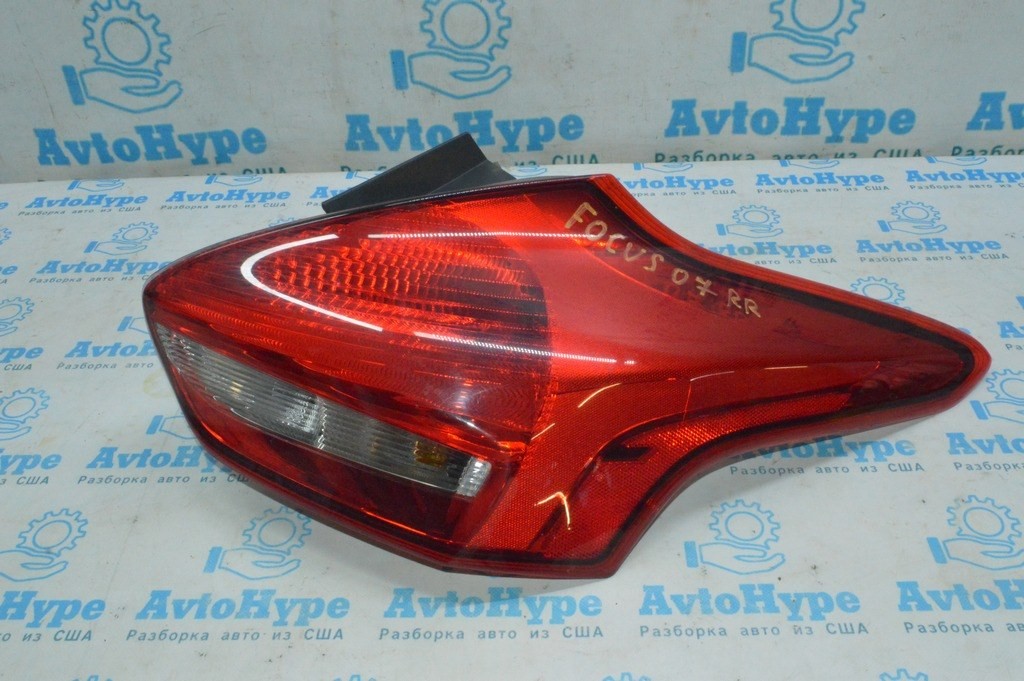 Фонарь правый Ford Focus mk3 15-18 рест 5d галоген (07)