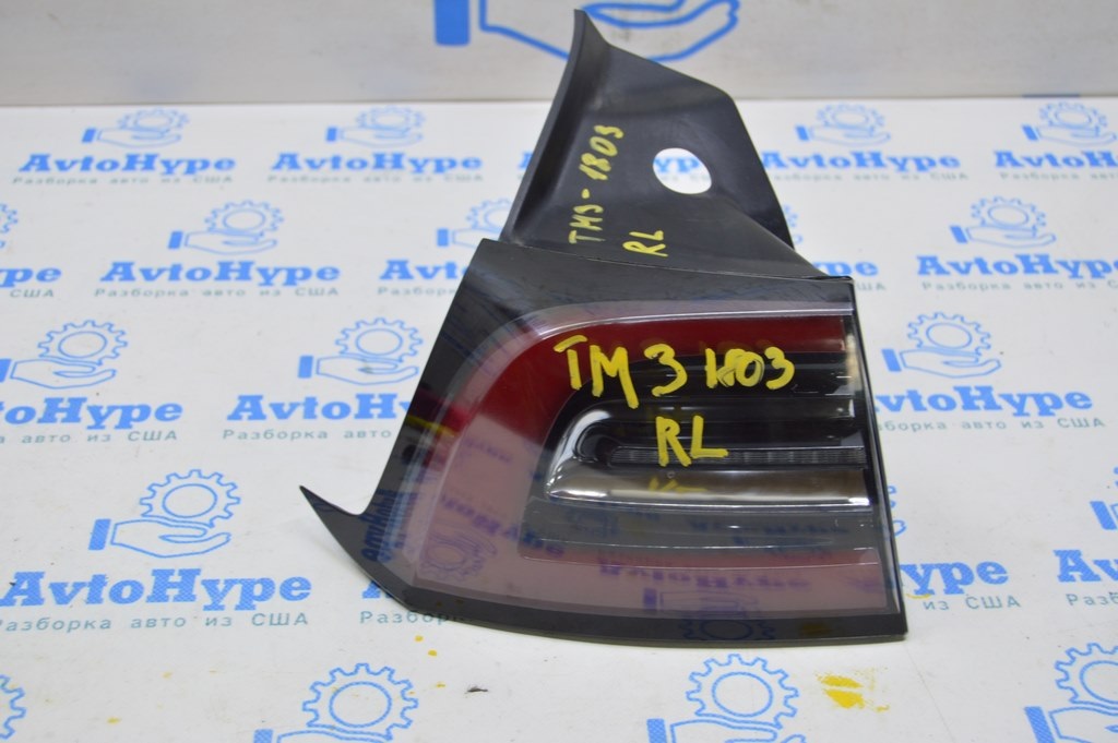 Фонарь внешний крыло левый Tesla Model 3 18- USA 3 пина (03)
