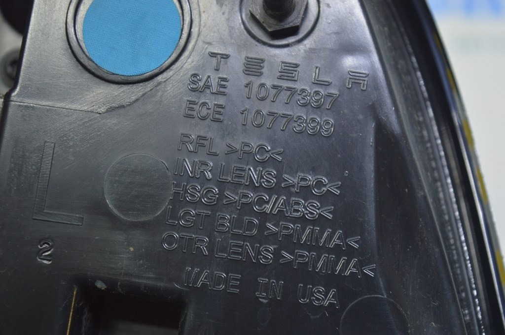 Фонарь внешний крыло левый Tesla Model 3 18- USA 3 пина — фото 4