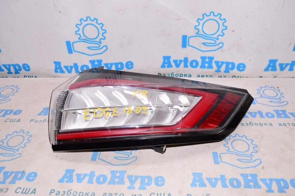 Фонарь внешний (крыло) правый Ford Edge 15-18 дорест SE SEL (02) отколот кусочек