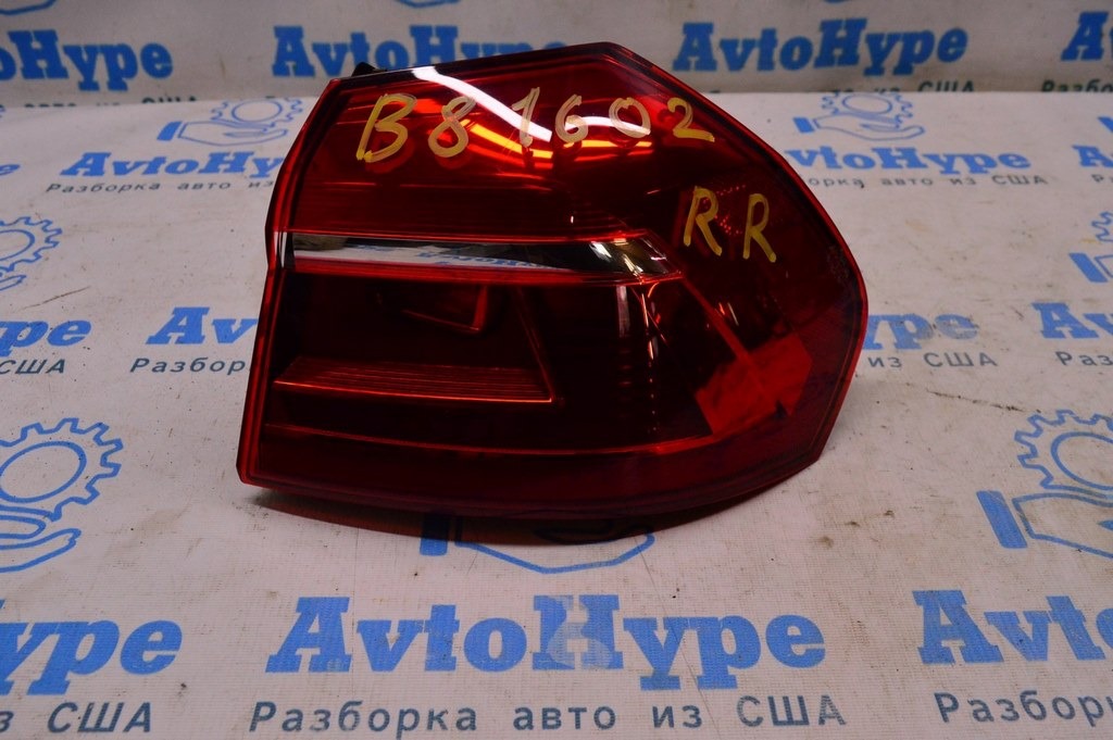 Фонарь внешний (крыло) правый VW Passat b8 USA галоген светлый (02)
