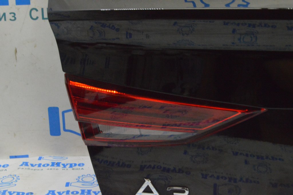 Фонарь внутренний крышка багажника левый Audi A3 8V 17-20 4d usa LED (02)