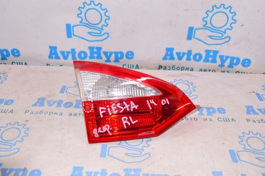 Фонарь внутренний (крышка багажника) левый Ford Fiesta 14-19 рест 4d (01) деф.стекла