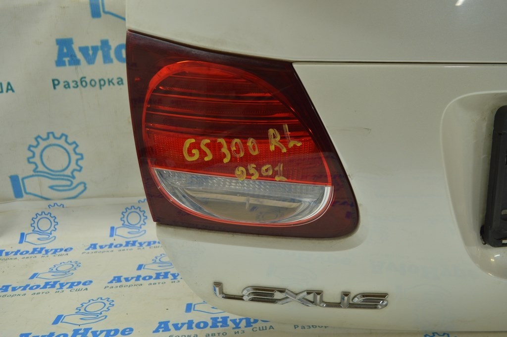 Фонарь внутренний крышка багажника левый Lexus GS300 GS350 GS430 06-11 (01)