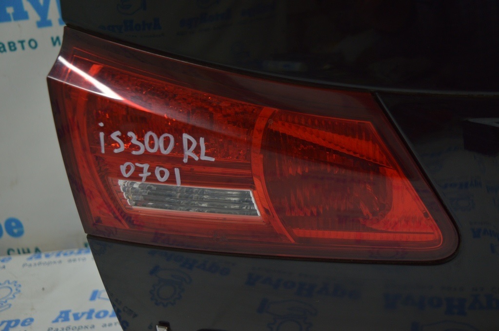 Фонарь внутренний (крышка багажника) левый Lexus IS250/IS300/IS350 06-10 дорест (01)