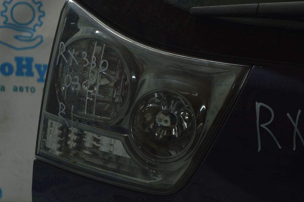 Фонарь внутренний крышка багажника левый Lexus RX300 RX330 04-06 дорест темный (01) — фото 2