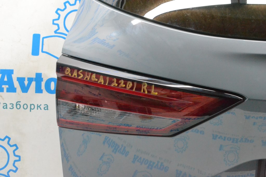 Фонарь внутренний (крышка багажника) левый Nissan Qashqai 21- (01)