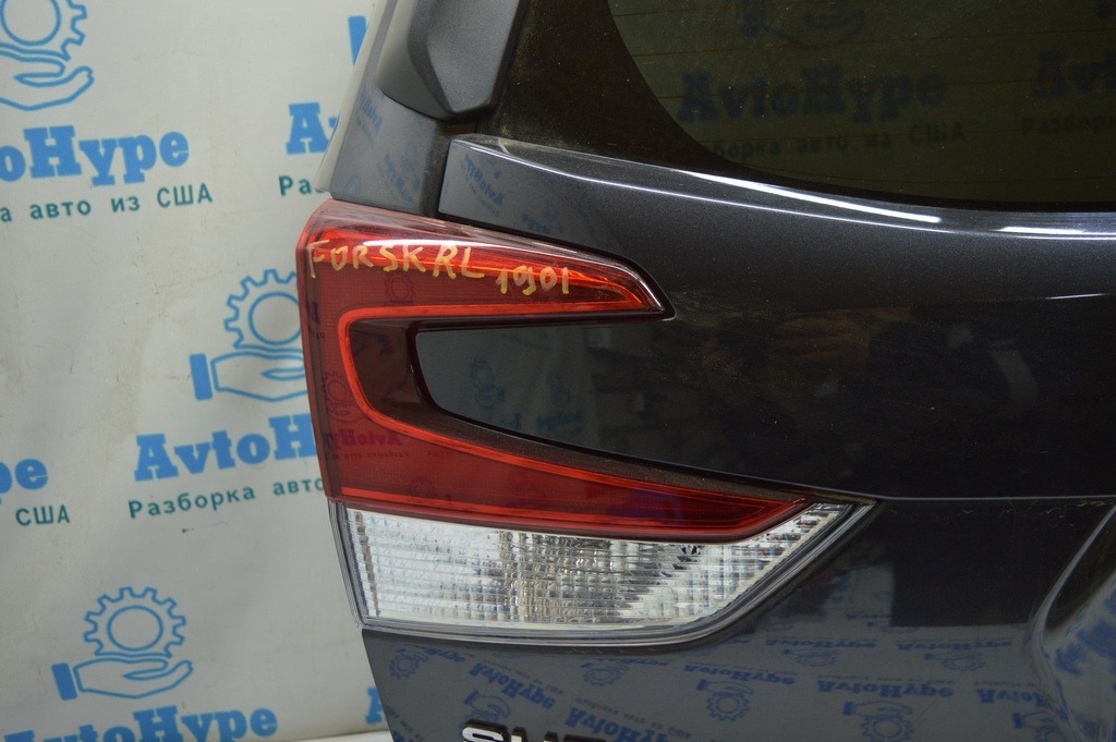 Фонарь внутренний (крышка багажника) левый Subaru Forester 19- SK (01)