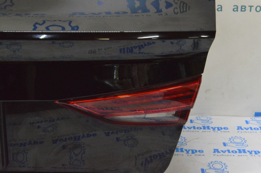 Фонарь внутренний крышка багажника правый Audi A3 8V 17-20 4d usa LED (02)