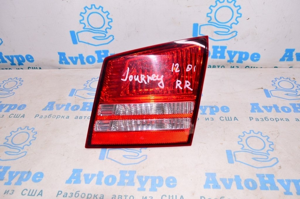 Фонарь внутренний (крышка багажника) правый Dodge Journey 11- (01)
