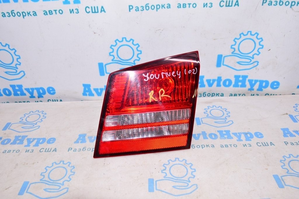 Фонарь внутренний (крышка багажника) правый Dodge Journey 11- (02)