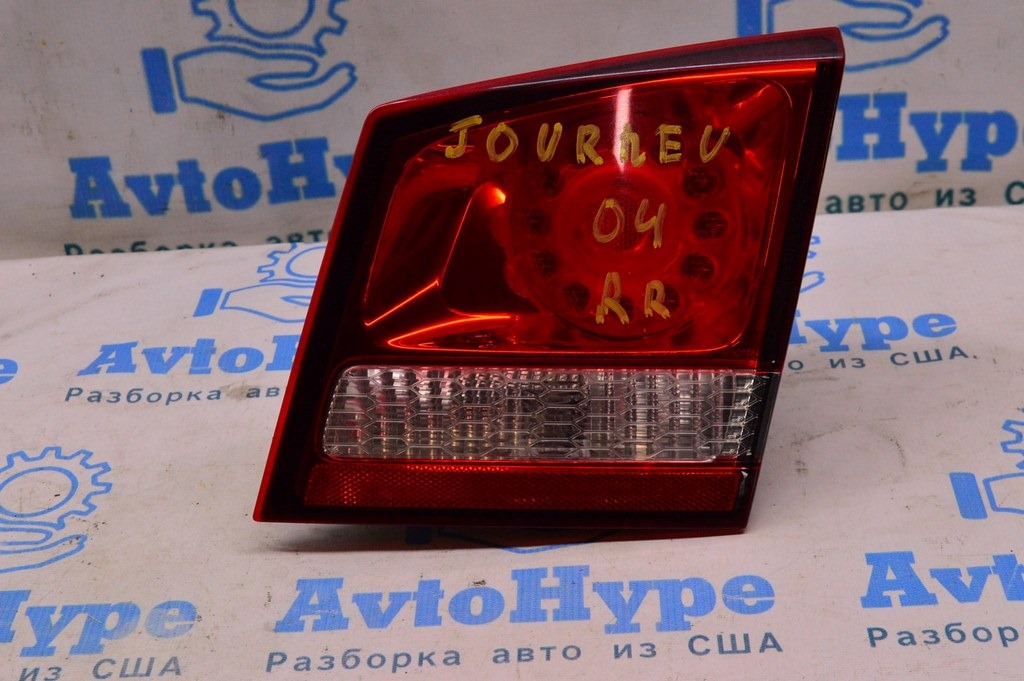 Фонарь внутренний (крышка багажника) правый Dodge Journey 11- (04)