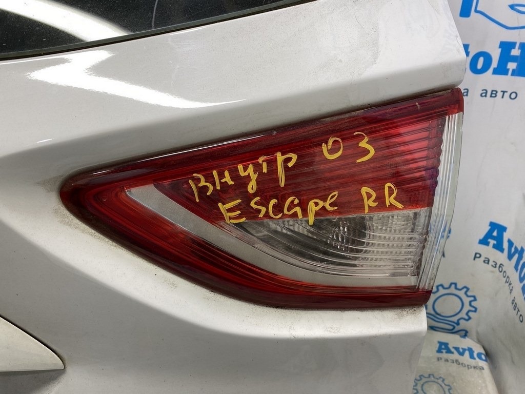 Фонарь внутренний (крышка багажника) правый Ford Escape MK3 13-16 дорест