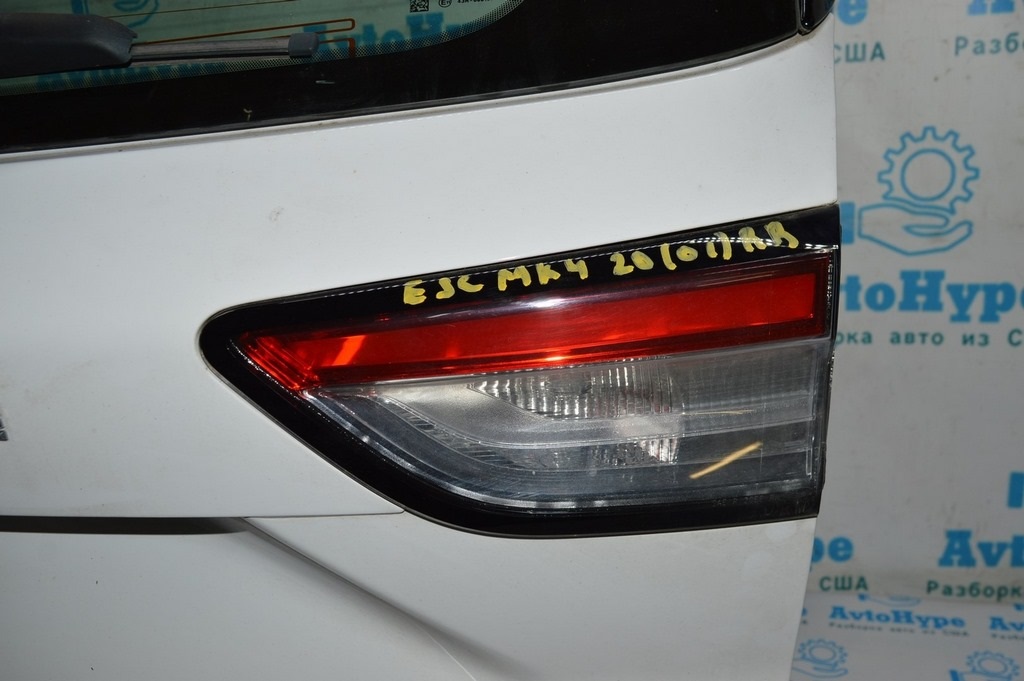 Фонарь внутренний (крышка багажника) правый Ford Escape MK4 20- (01)