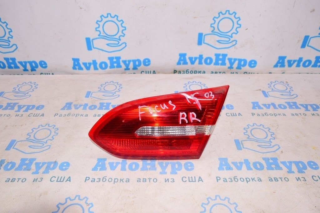 Фонарь внутренний (крышка багажника) правый Ford Focus mk3 15-18 рест 4d (03)