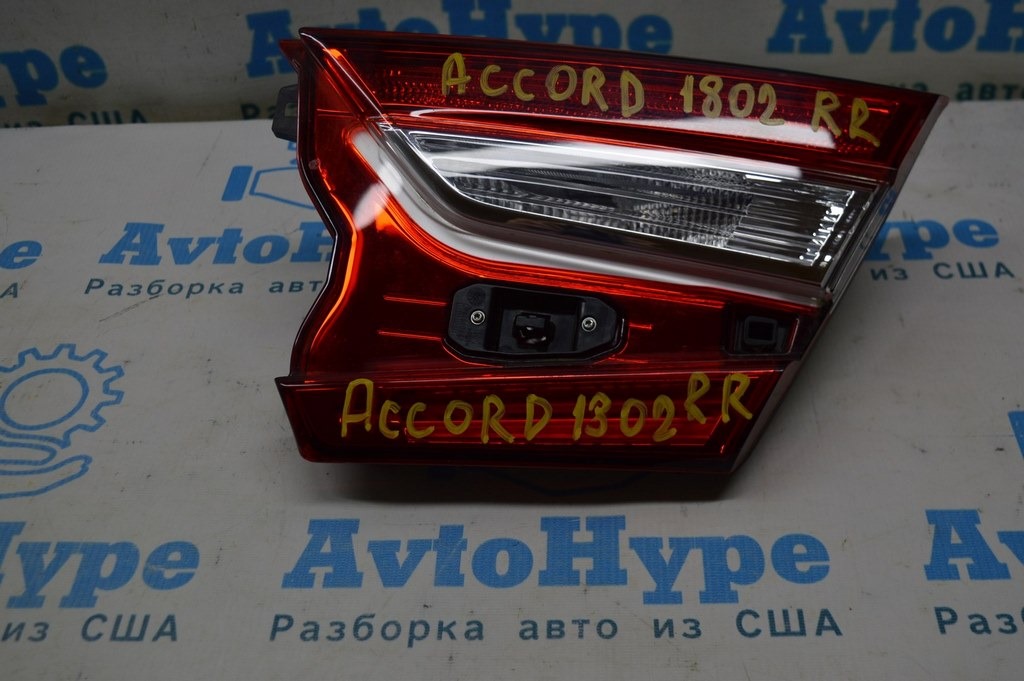 Фонарь внутренний (крышка багажника) правый Honda Accord 18- (02)