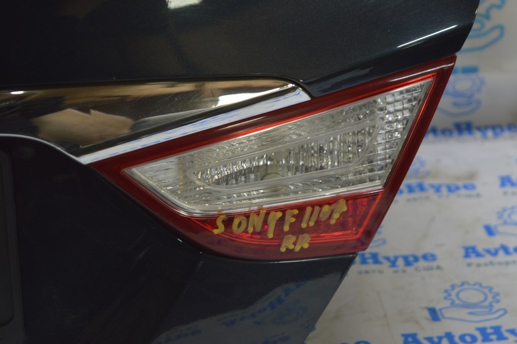 Фонарь внутренний крышка багажника правый Hyundai Sonata 11-15 бензин