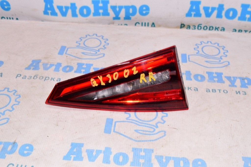 Фонарь внутренний (крышка багажника) правый Infiniti QX30 17- (02)