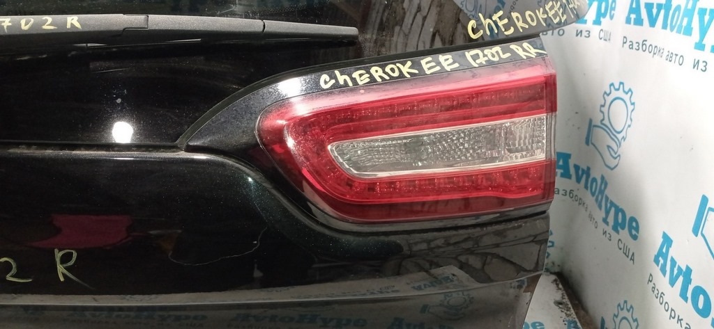 Фонарь внутренний (крышка багажника) правый Jeep Cherokee KL 14-18 дорест (02)