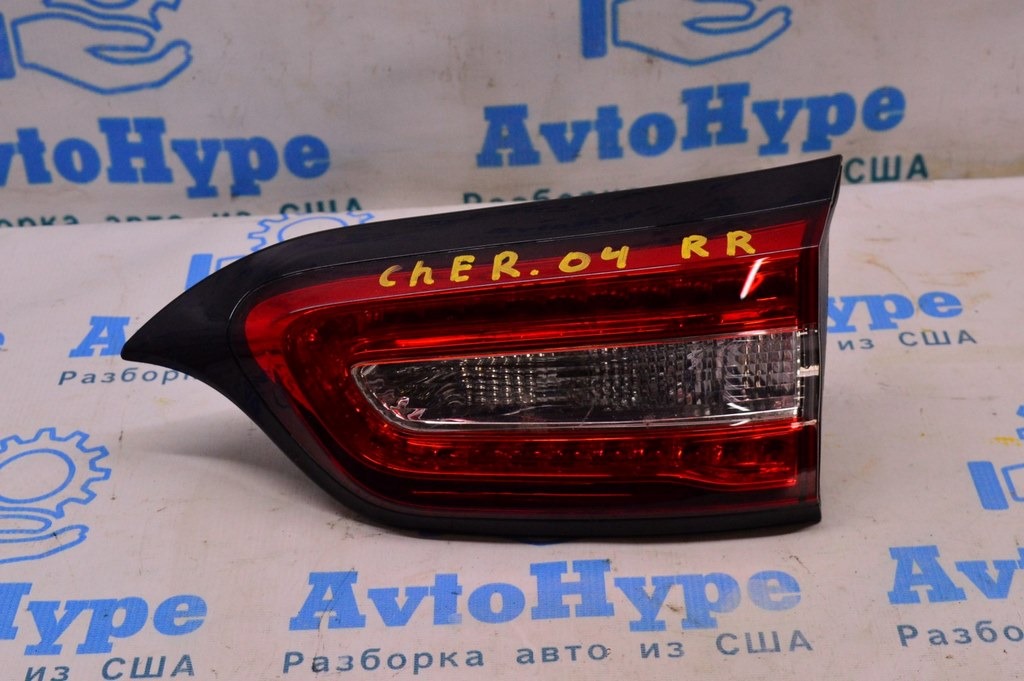 Фонарь внутренний (крышка багажника) правый Jeep Cherokee KL 14-18 дорест (04)