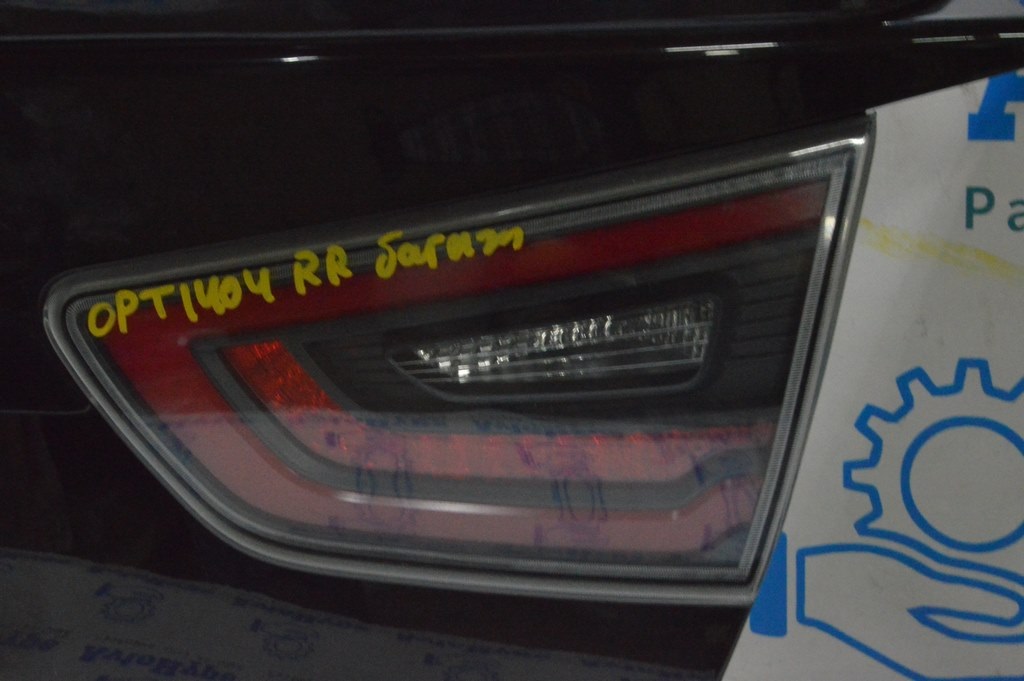 Фонарь внутренний (крышка багажника) правый Kia Optima 14-15 рест hybrid (04)