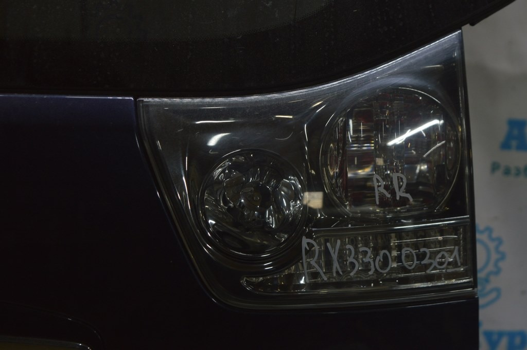 Фонарь внутренний крышка багажника правый Lexus RX300 RX330 04-06 дорест темный (01) — фото 2