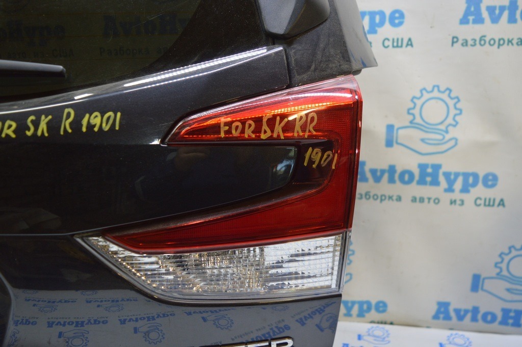 Фонарь внутренний (крышка багажника) правый Subaru Forester 19- SK (01)