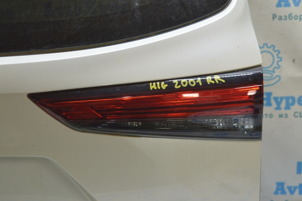 Фонарь внутренний крышка багажника правый Toyota Highlander 20-
