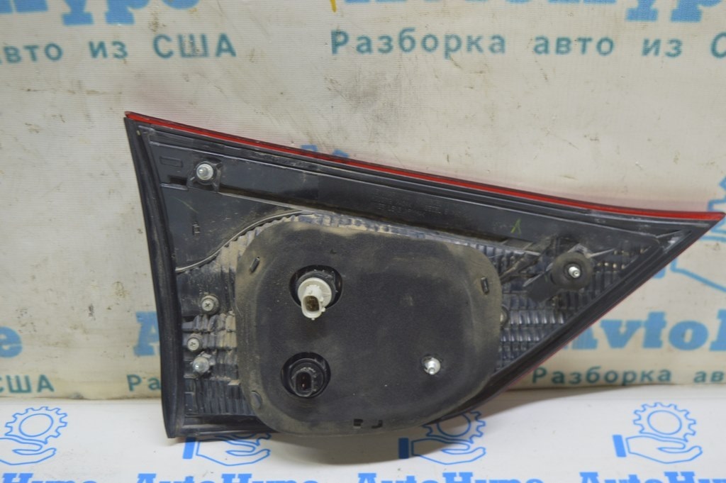 Фонарь внутренний крышка багажника правый Toyota Sienna 15-19 (01) Реал М. царапина — фото 2