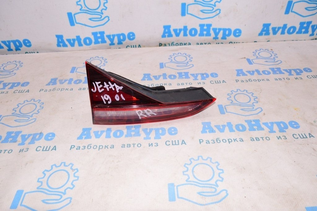 Фонарь внутренний (крышка багажника) правый VW Jetta 19- (01)