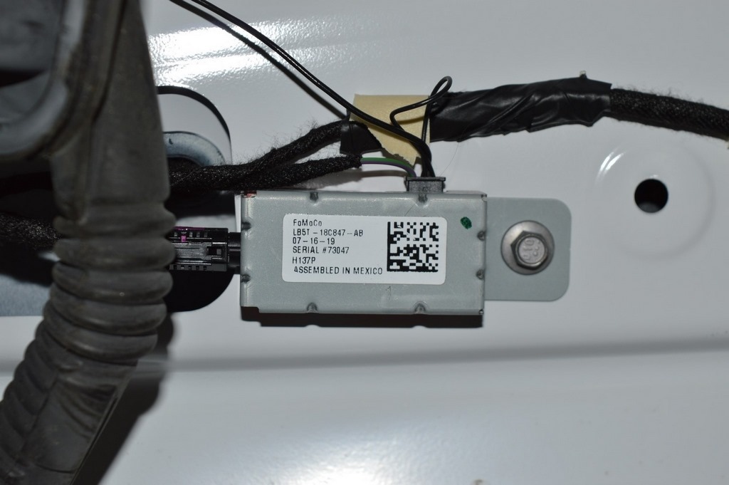 FORD ESCAPE RADIO ANTENNA BOOSTER AMPLIFIER Ford Escape MK4 20-