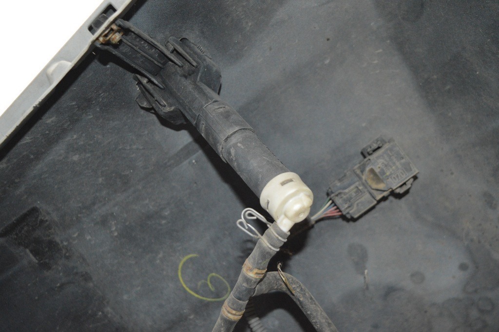 Форсунка омывателя правой фары Toyota Camry v50 12-14 usa с крышкой 85045-33080-A1