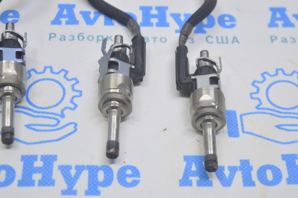 Форсунка топливная (распылитель) Volvo S90 16- с кронштейном 31452862