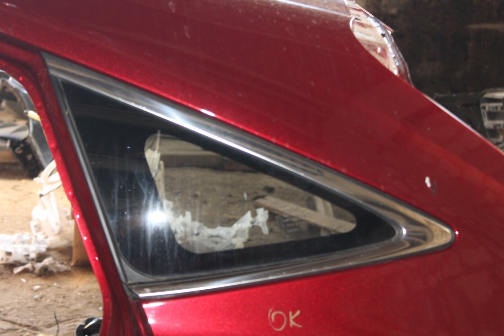 Кватирка глухе скло задня ліва Toyota Venza 21-24 хром — фото 2