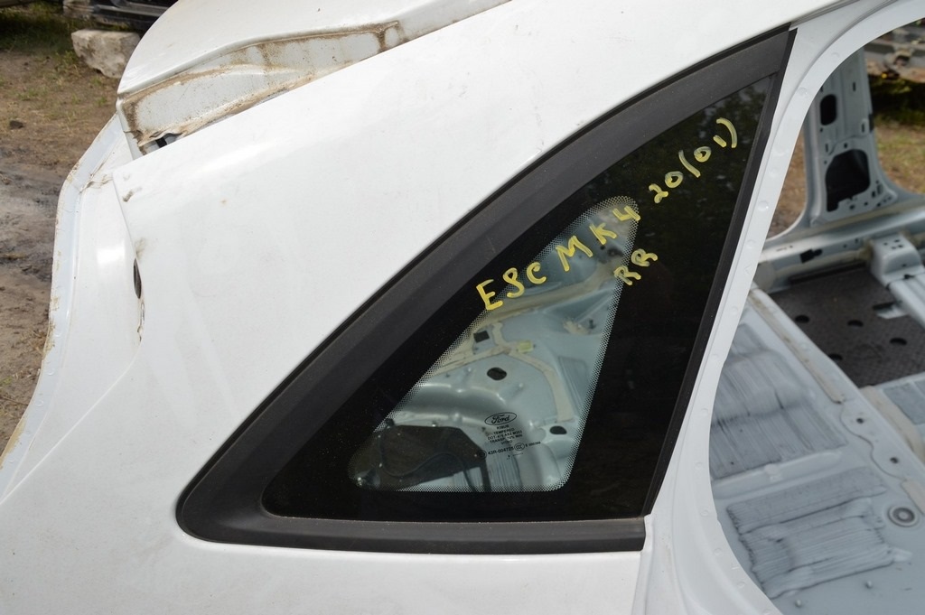 Форточка (глухое стекло) задняя правая Ford Escape MK4 20- мат