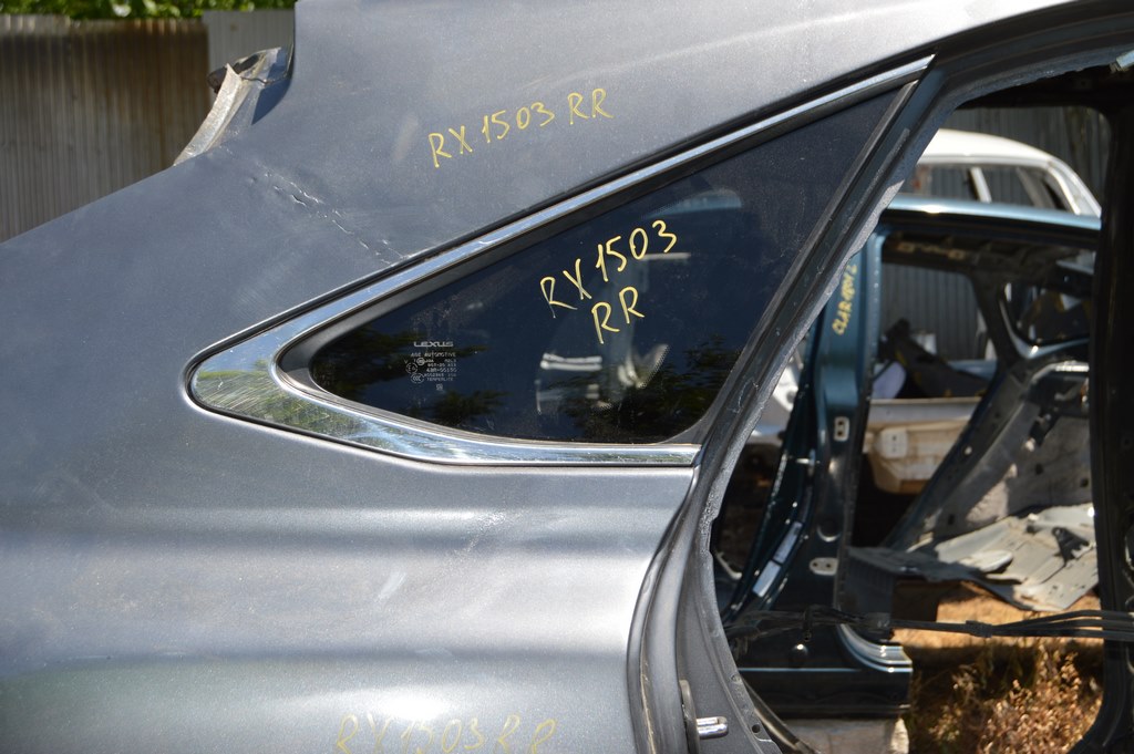 Форточка глухое стекло задняя правая Lexus RX350 RX450h 10-15 хром (03)