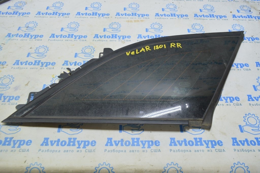 Форточка (глухое стекло) задняя правая Range Rover Velar L560 17- J8A229600 J8A229600