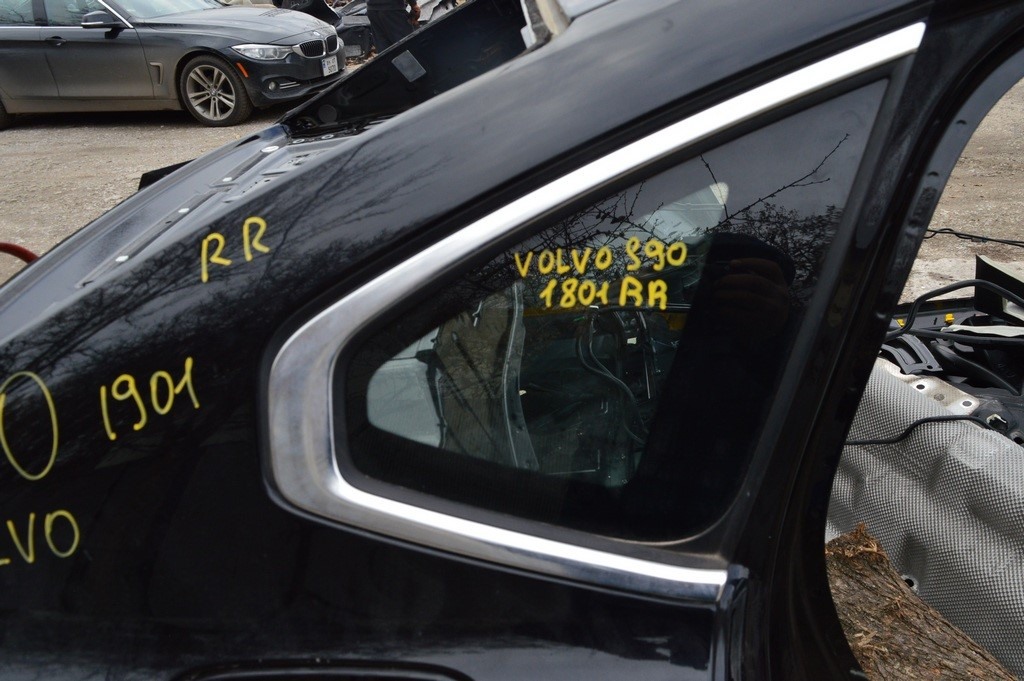 Форточка (глухое стекло) задняя правая Volvo S90 16-